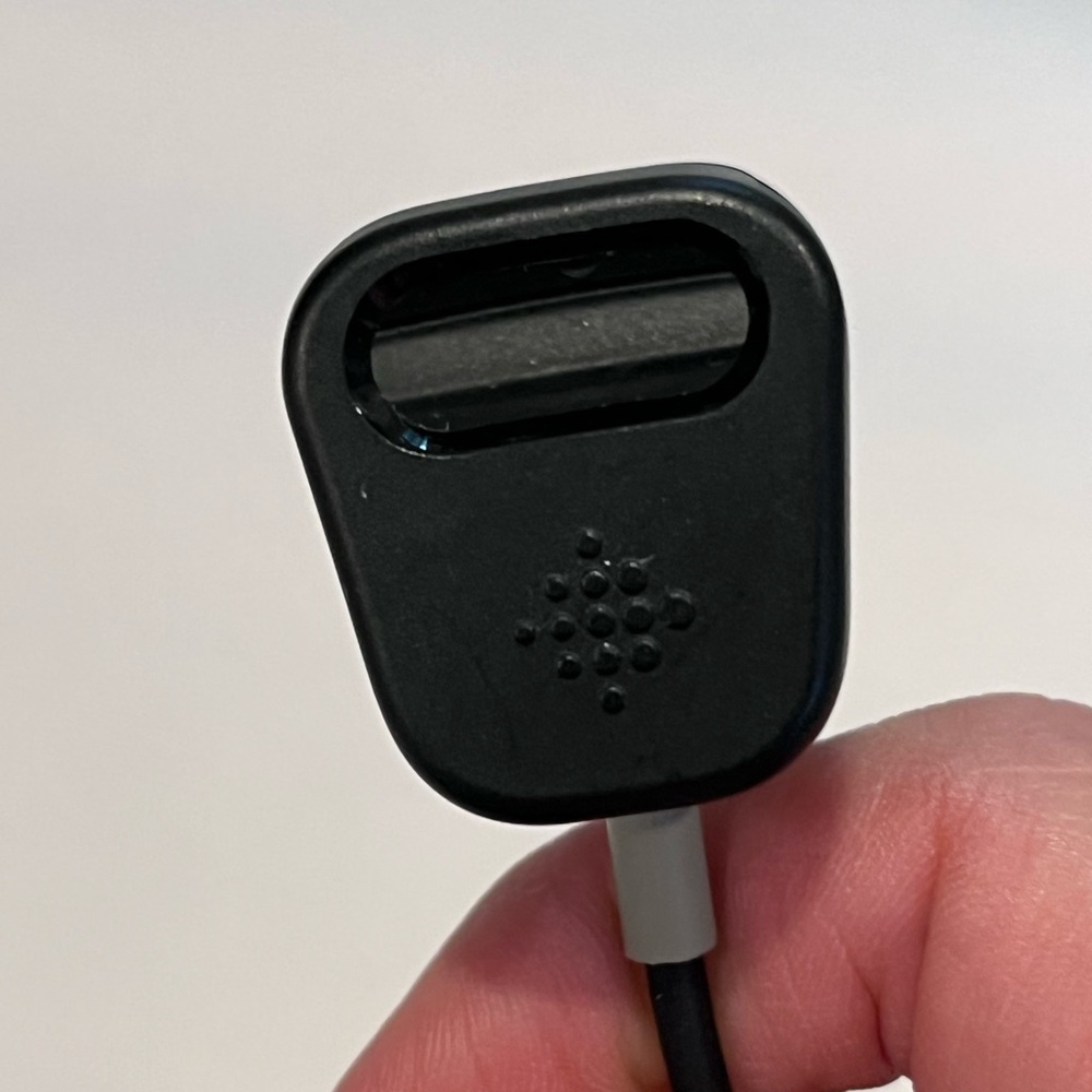 Fit bit charge 4 charger - Picture 2 of 6
